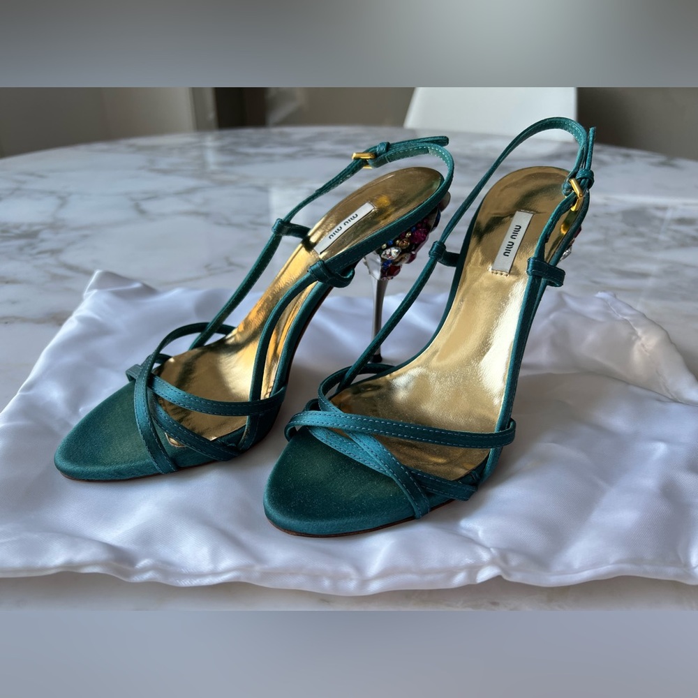 MIU MIU vero cuoio blue statin jeweled heels - Size 35